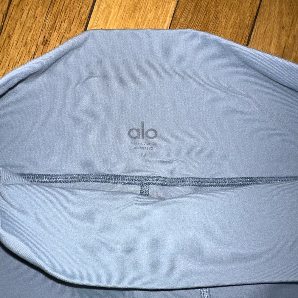 Alo Yoga High Waist Airbrush Capri Blue Skies SIZE MD